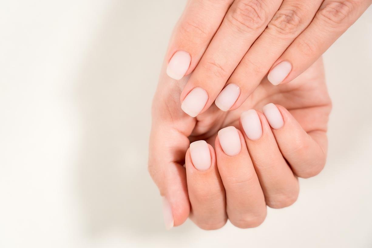 uñas cortas y delicadas