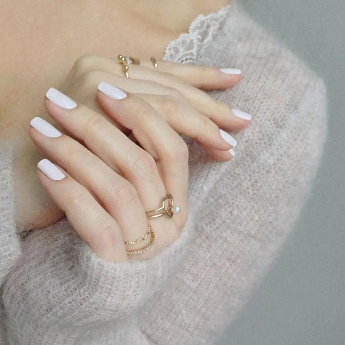 Ideas de uñas discretas para oficina | ESSIE