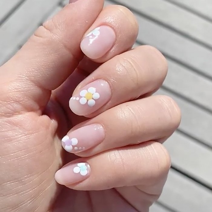 Ideas de uñas discretas para oficina | ESSIE