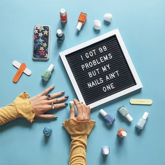 Hacerte las uñas en casa te va a parecer pan comido con nuestras ideas y con la gama de esmaltes de uñas Gel Couture de essie.