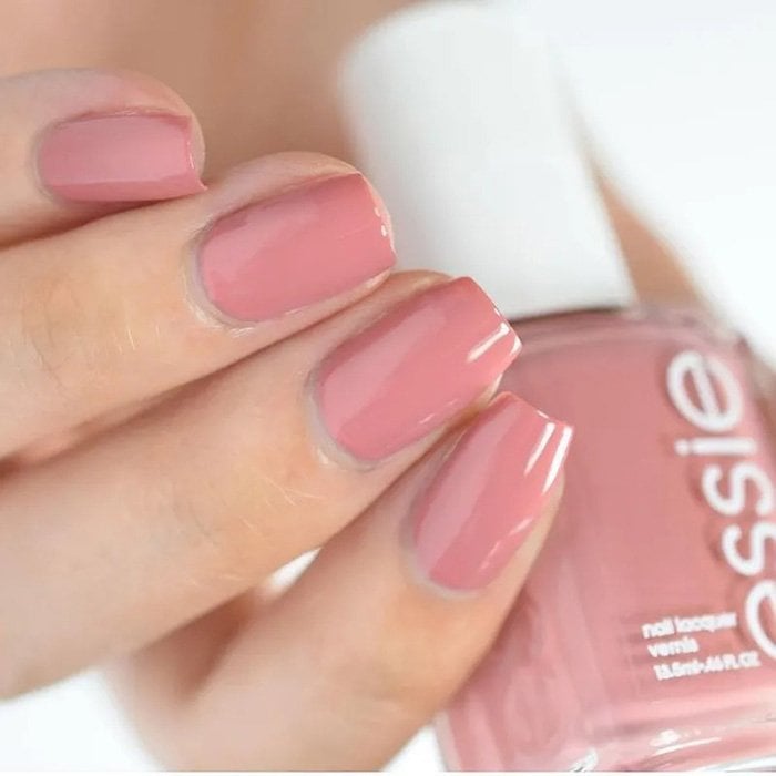 Colores de uñas y manicura para una entrevista de trabajo | ESSIE