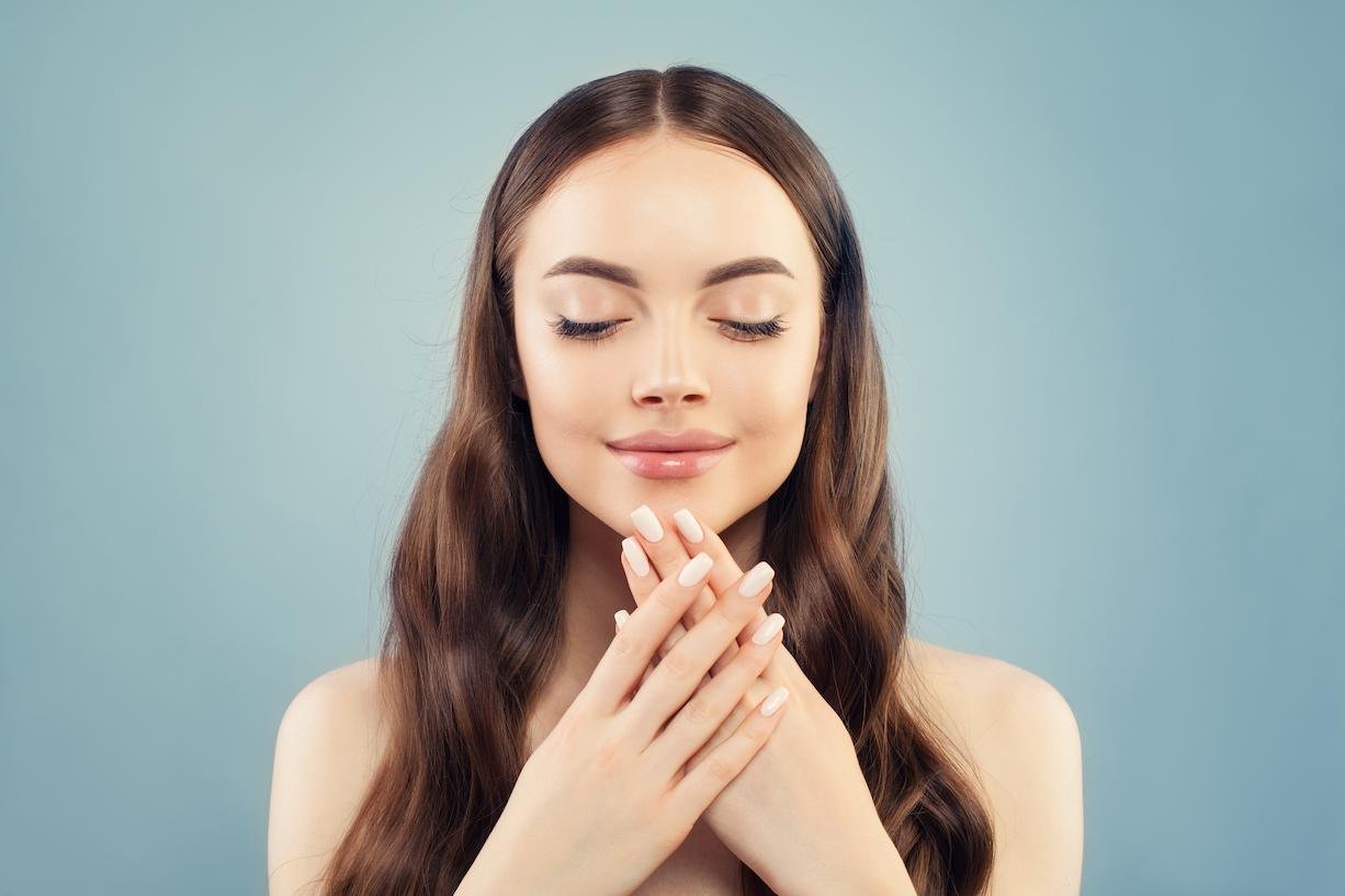 uñas finas y elegantes cortas
