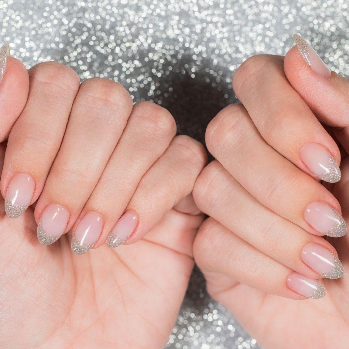 manicura-francesa-con-brillos