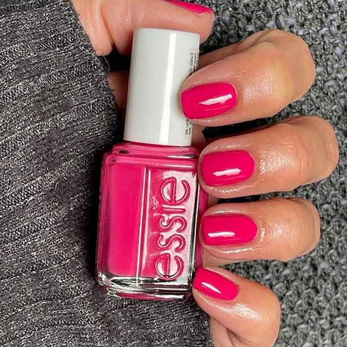 Uñas fucsia para otoño | ESSIE