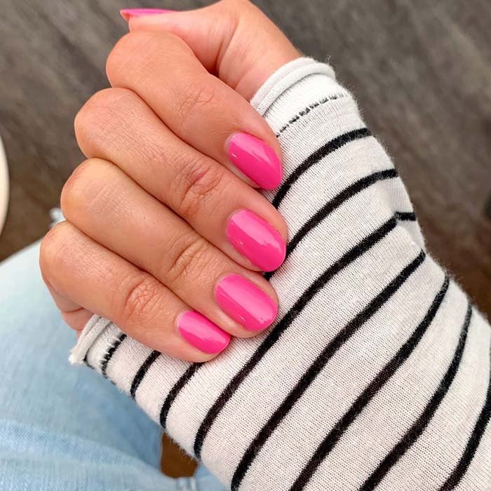 Uñas fucsia para otoño | ESSIE