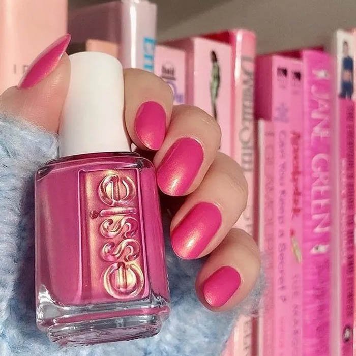 Uñas fucsia para otoño | ESSIE