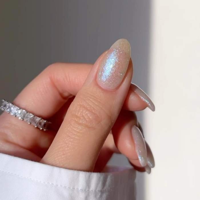 La tendencia más bonita de manicura es la de las uñas iridiscentes| Essie