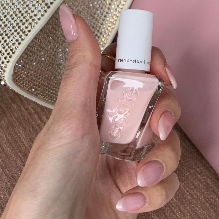 Cómo hacerse las uñas lip oil de moda| Essie