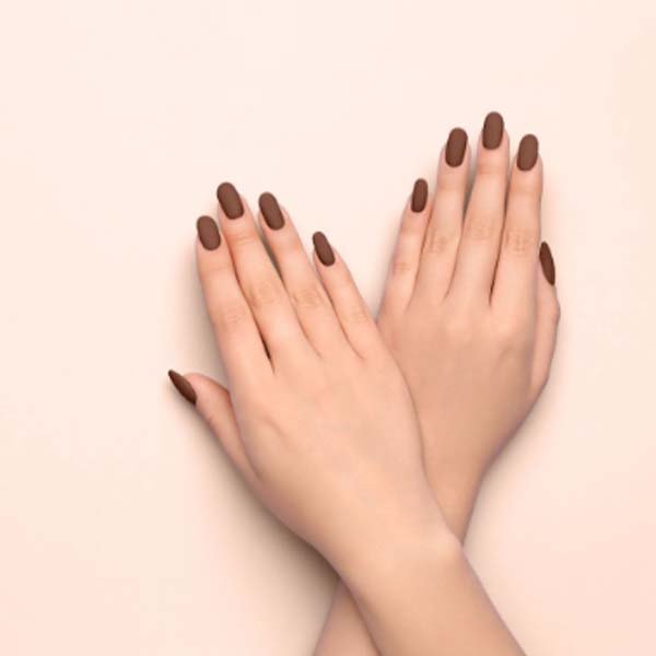 manicura marrón