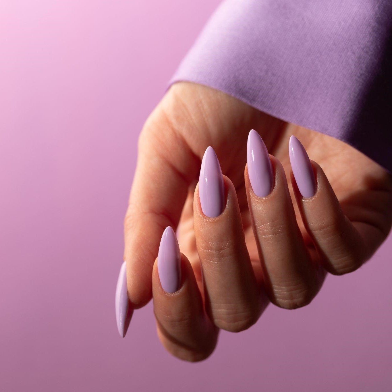 unas-lila-pastel