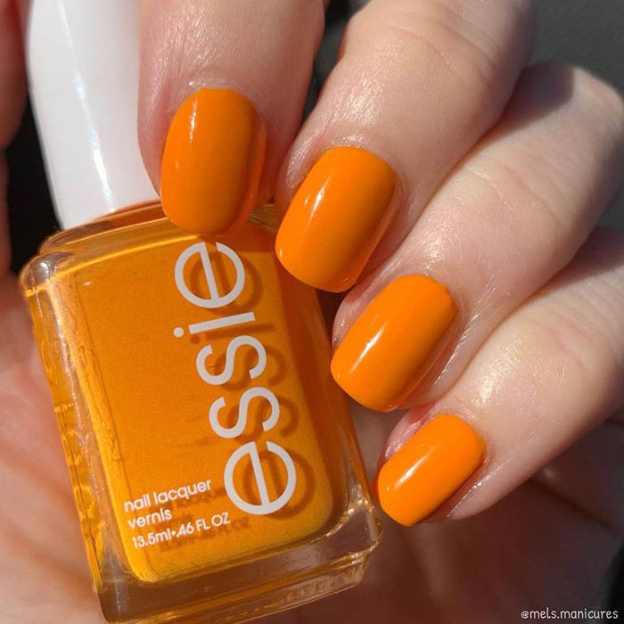 Uñas naranjas ESSIE