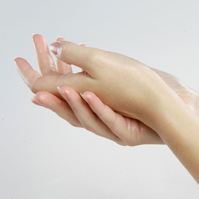 Ofréceles a tus uñas onduladas una gama de tratamiento y color como Treat,Love&Color de essie. ¡No podrías dejarlas en mejores manos!