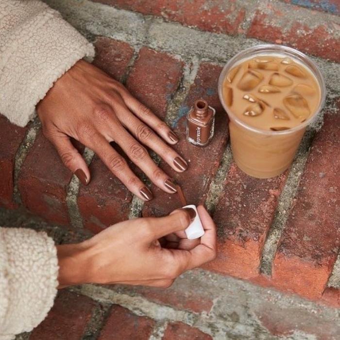 Todas las tendencias en manicuras y uñas para otoño de 2023| Essie