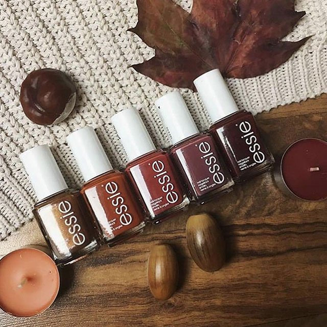 Viste tus uñas en otoño con los tonos más retro