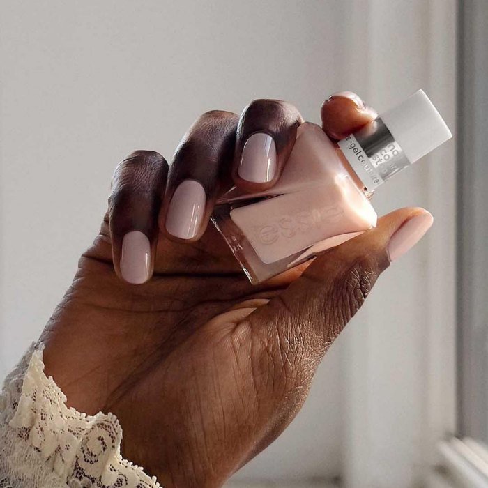 Ideas de uñas para comunión| Essie