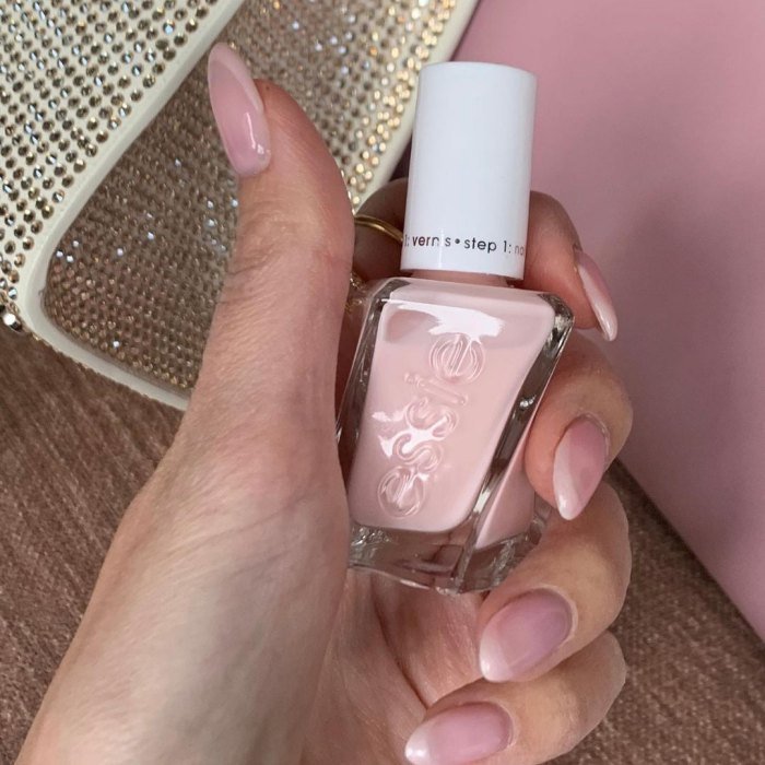 Ideas de uñas para comunión| Essie