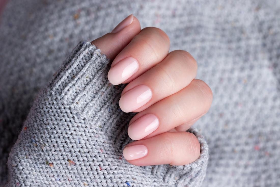manicura rosa bebé