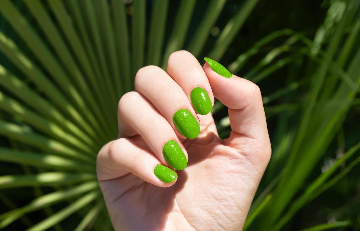 uñas verde pistacho
