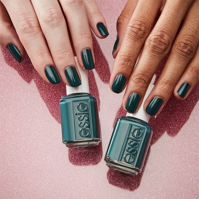 Pásate a las manicuras verdes con los distintos esmaltes de essie de este color. ¿Con cuál te quedas?