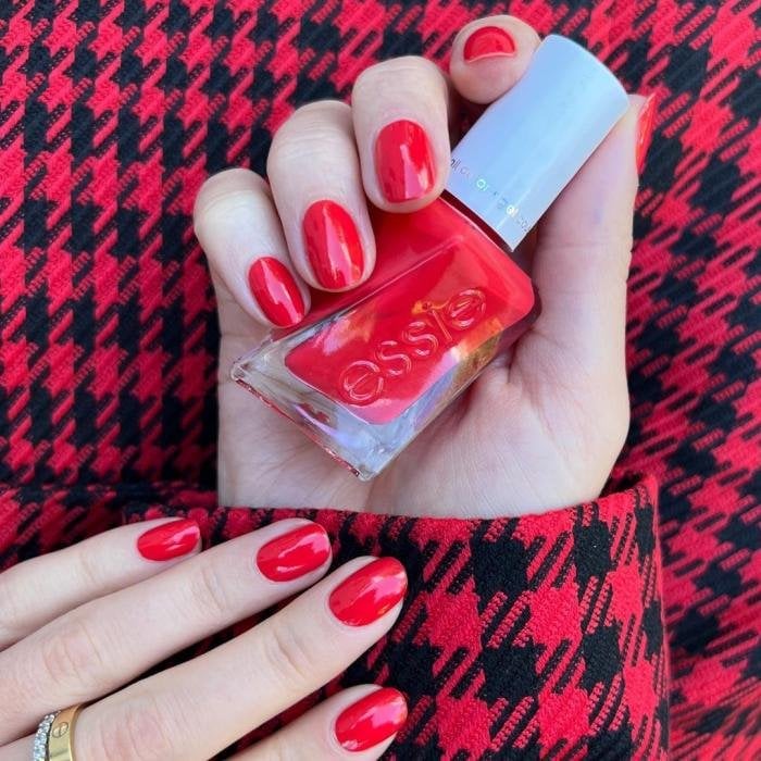 Colores de uñas que combinan con vestido rojo | Essie