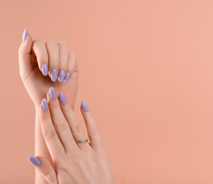 uñas violeta