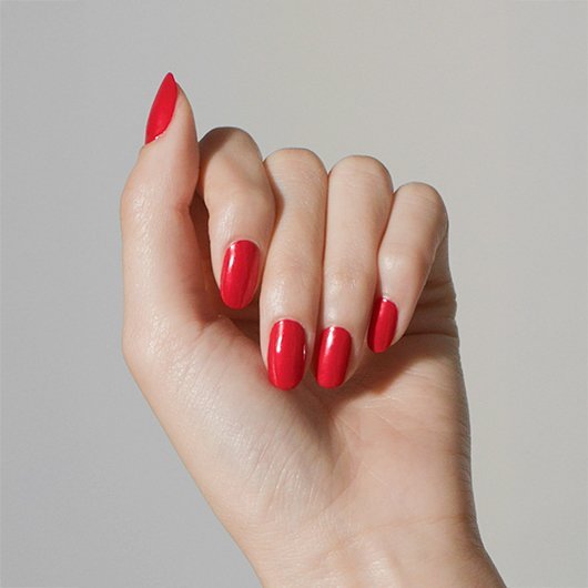 coleccion_essie_x_blanca_nieves_de_disney_good-just-take-a-bite-hand