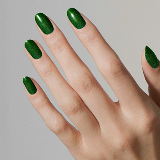 coleccion_essie_x_blanca_nieves_de_disney_seize-the-crown-hand