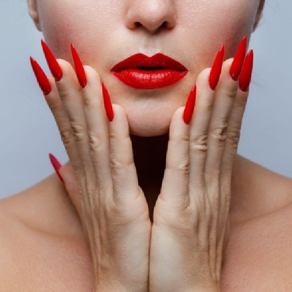 Diseño uñas stiletto