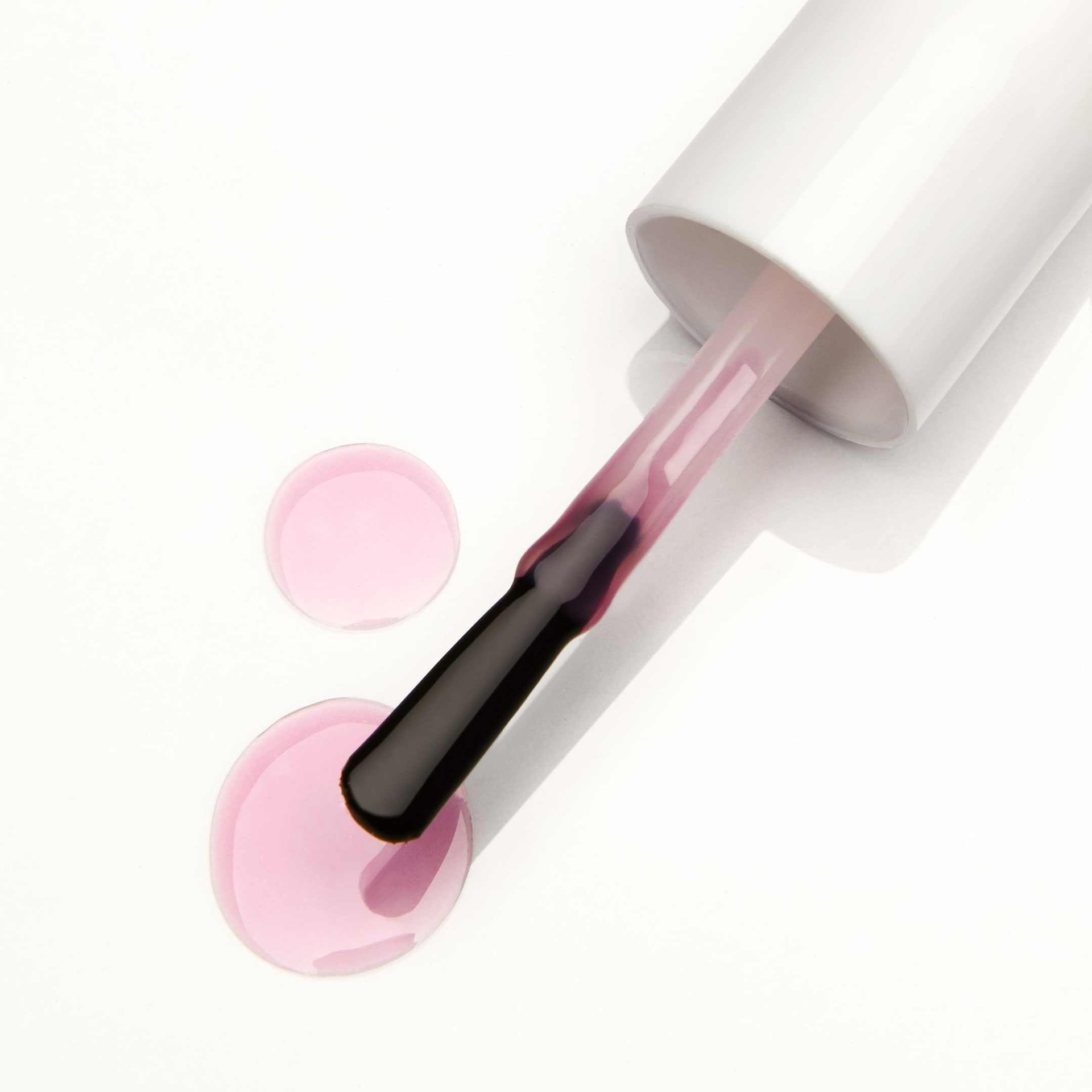 Hard to resist Pink Essie