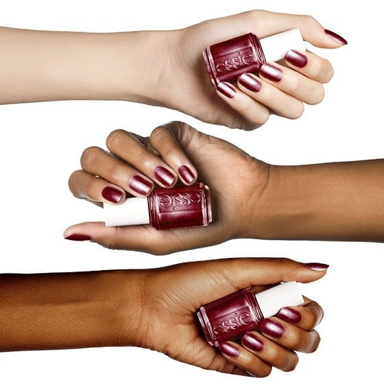 essie esmalte de uñas color rojo Thigh Hight manos
